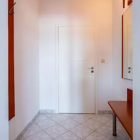 Mjm * Traù